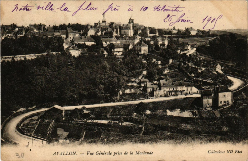 Carte postale ancienne Avallon - Vue générale prise de la Morlande à Avallon