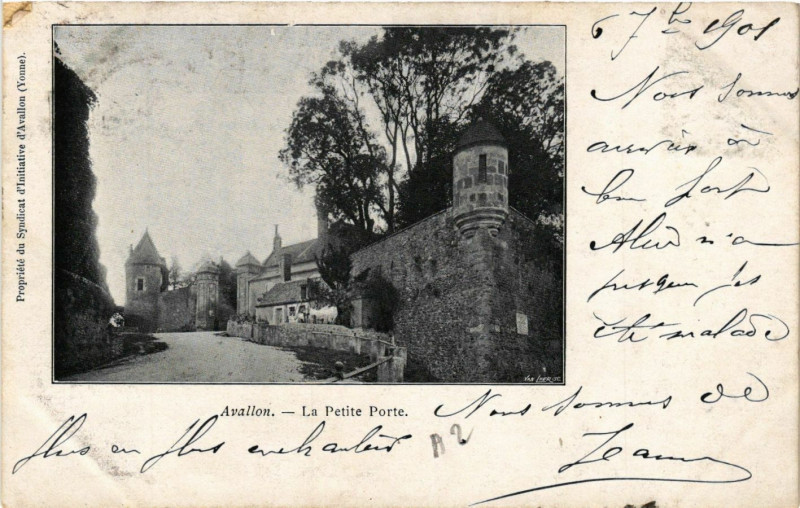 Carte postale ancienne Avallon - La Petite Porte à Avallon