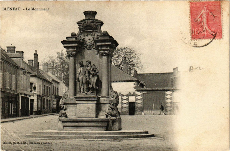 Carte postale ancienne Bleneau - Le Monument à Bléneau