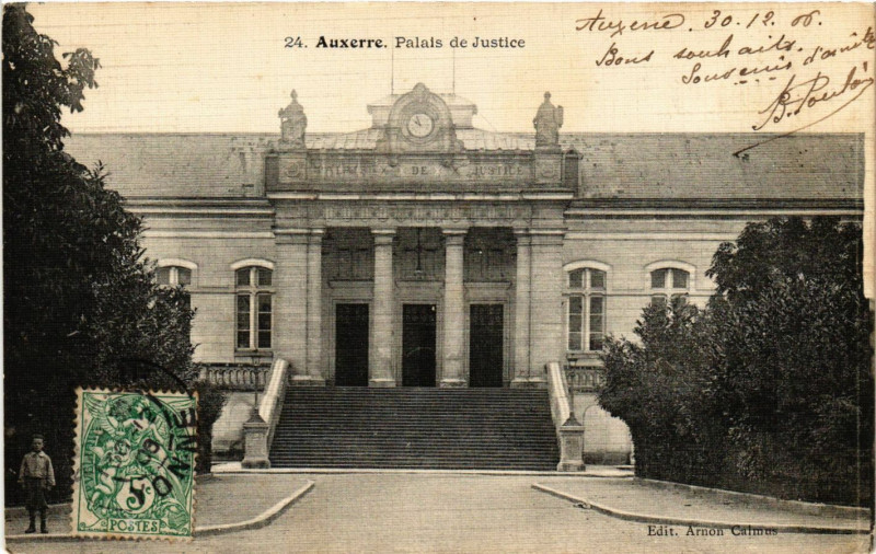 Carte postale ancienne Auxerre - Palais de Justice à Auxerre