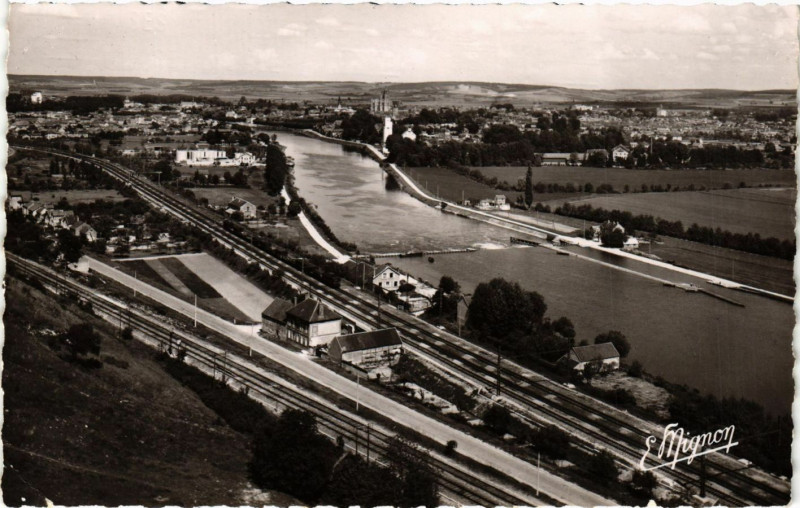 Carte postale ancienne Sens - Vue générale à Sens