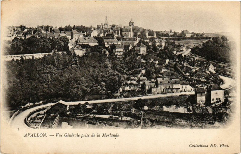 Carte postale ancienne Avallon - Vue générale prise de la Morlande à Avallon