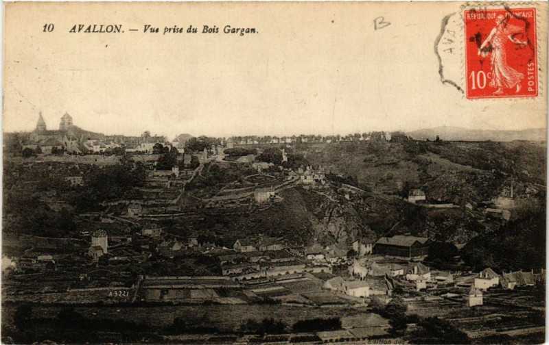 Carte postale ancienne Avallon - Vue prise du Bois Gargan à Avallon