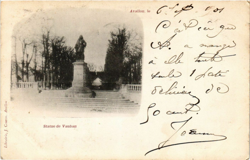 Carte postale ancienne Avallon le ... - Statue de Vauban à Avallon