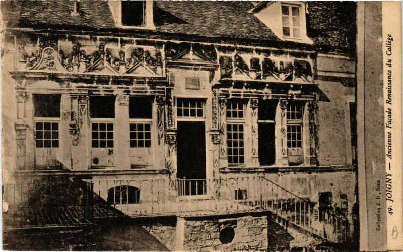 Carte postale ancienne Joigny - Ancienne Facade Renaissance du College à Joigny