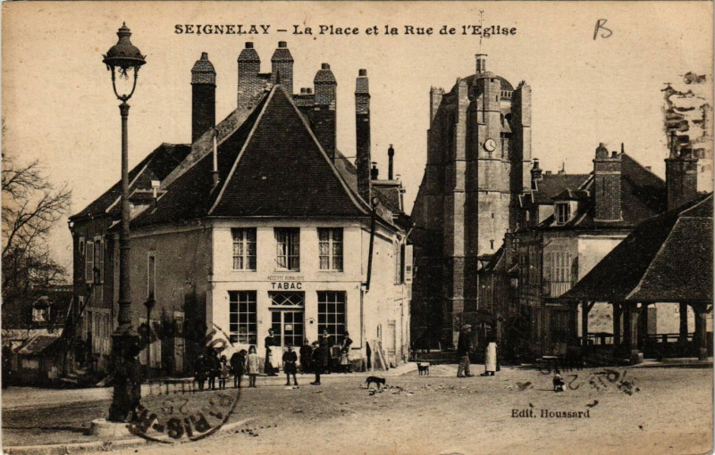 Carte postale ancienne Seignelay - La Place et la Rue de l'Eglise à Seignelay
