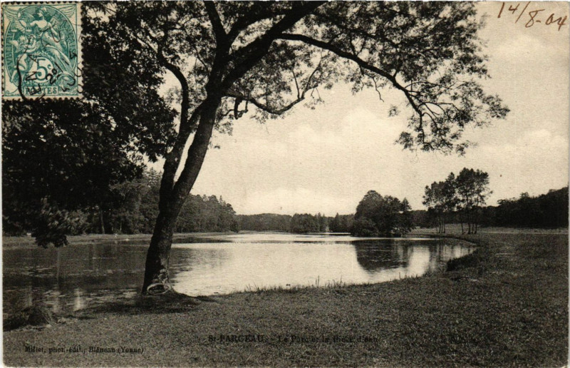 Carte postale ancienne Saint-Fargeau - Le Pont et le Poéte d'Arch à Saint-Fargeau