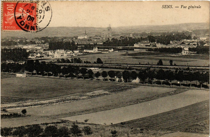 Carte postale ancienne Sens - Vue générale à Sens