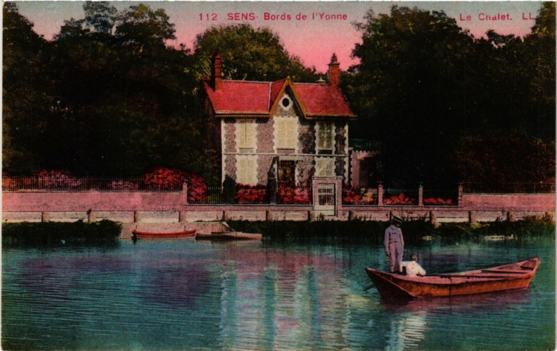 Carte postale ancienne Sens - Bords de l'Yonne - Le Chalet à Sens