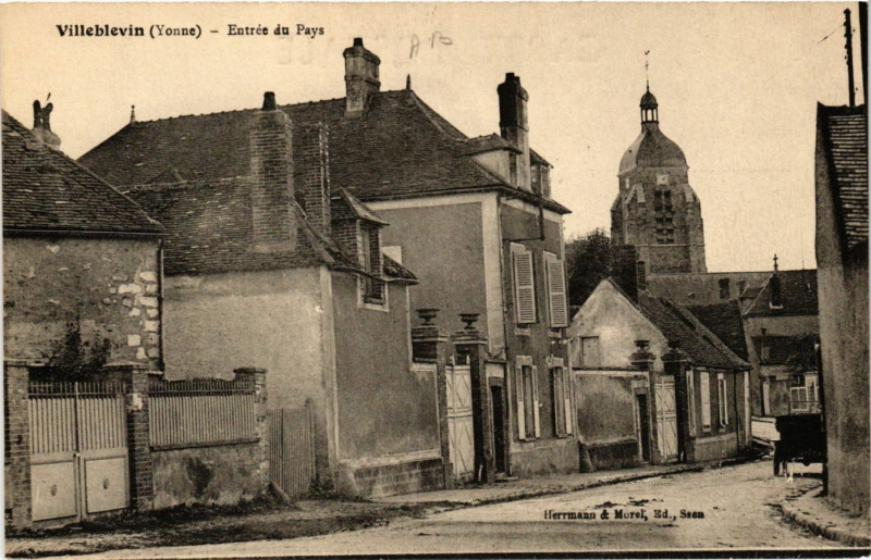 Carte postale ancienne Villeblevin - Entrée du Pays à Villeblevin
