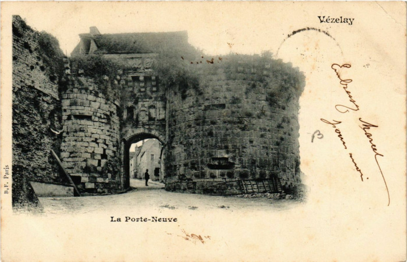 Carte postale ancienne Vezelay - La Porte-Neuve à Vézelay