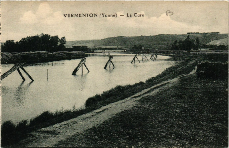 Carte postale ancienne Vermenton - Le Cure à Vermenton
