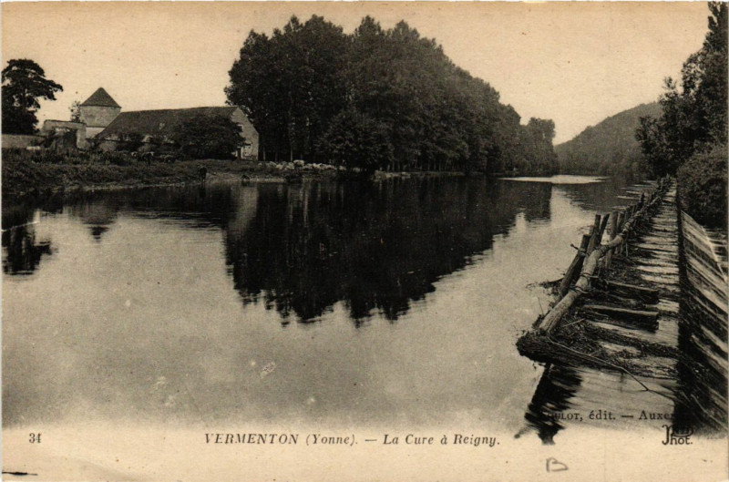 Carte postale ancienne Vermenton - La Cure a Reigny à Vermenton