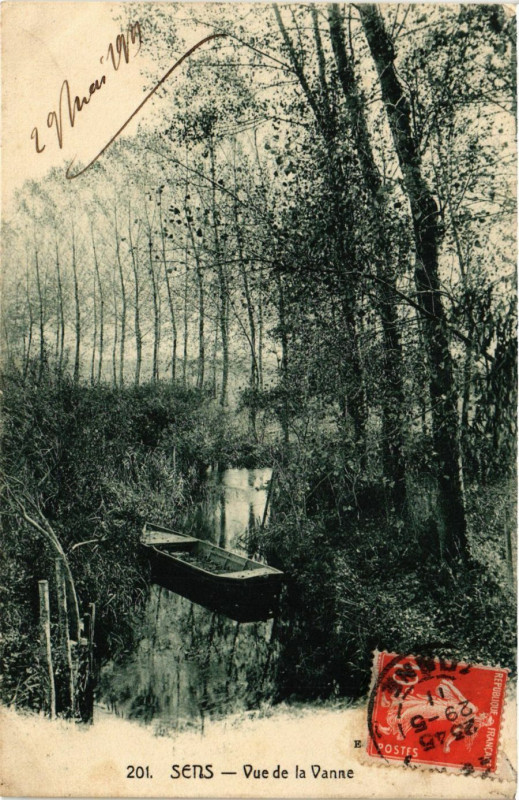 Carte postale ancienne Sens - Vue de la Vanne à Sens