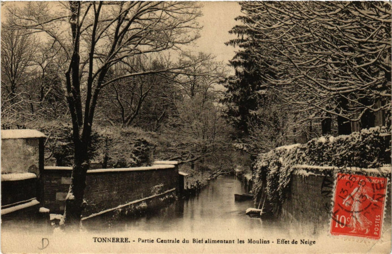 Carte postale ancienne Tonnerre - Partie Centrale du Bief alimentant les Moulines - .. à Tonnerre