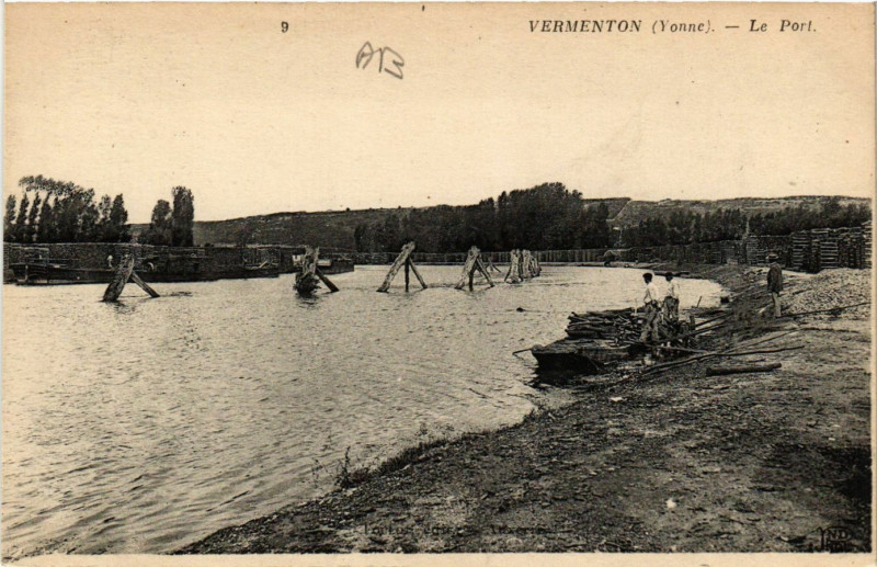 Carte postale ancienne Vermenton - Le Port à Vermenton