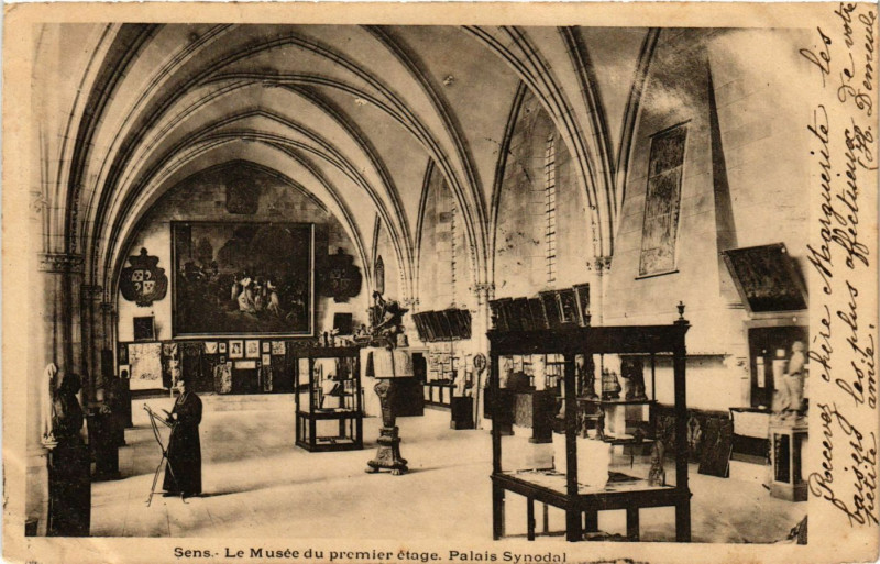 Carte postale ancienne Sens - Le Musée du pemier étage. Palais Synodal à Sens