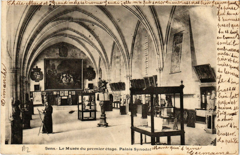 Carte postale ancienne Sens - Le Musée du premier étage.Palais Synodal à Sens
