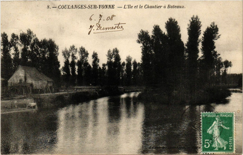 Carte postale ancienne Coulanges-sur-Yonne - L'Ile et le Chantier a Bateaux à Coulanges-sur-Yonne
