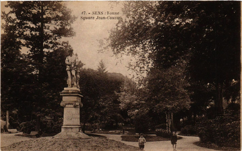Carte postale ancienne Sens - Square Jean-Cousin à Sens