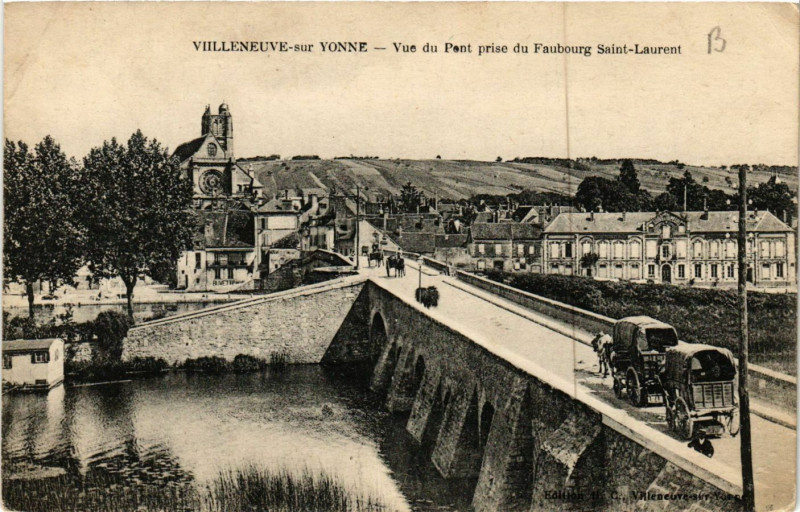Carte postale ancienne Villeneuve-sur-Yonne - Vue du Pont prise du Faubourg Saint-Laurent à Villeneuve-sur-Yonne