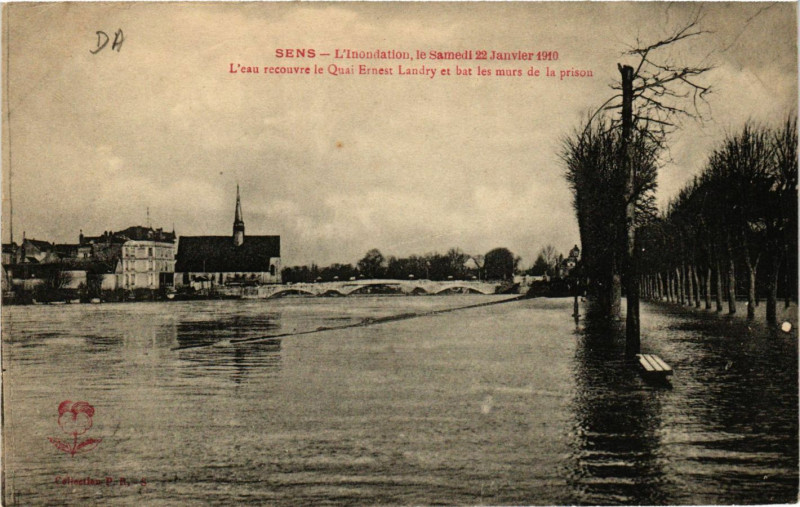 Carte postale ancienne Sens - L'Inonation le Samedl 22 Janvier 1910 - L'Eau recouvre .. à Sens