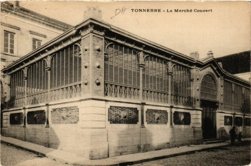 Carte postale ancienne Tonnerre - Le Marché Couvert à Tonnerre