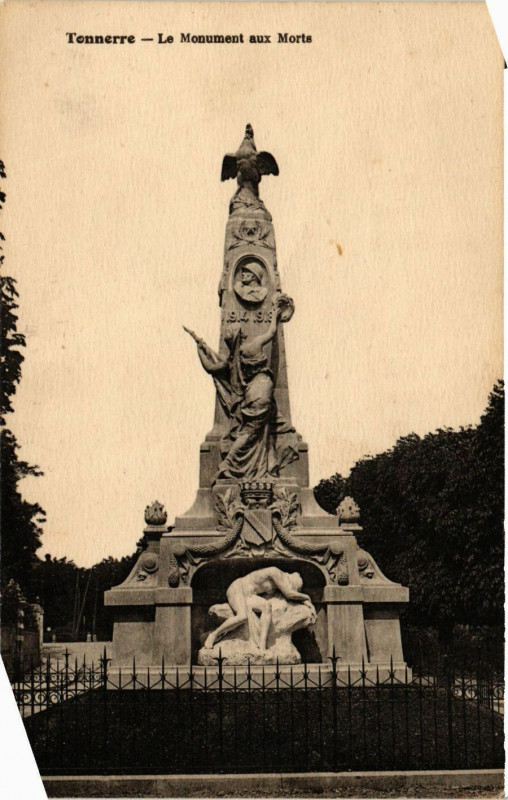 Carte postale ancienne Tennerre - Le Monument aux Morts
