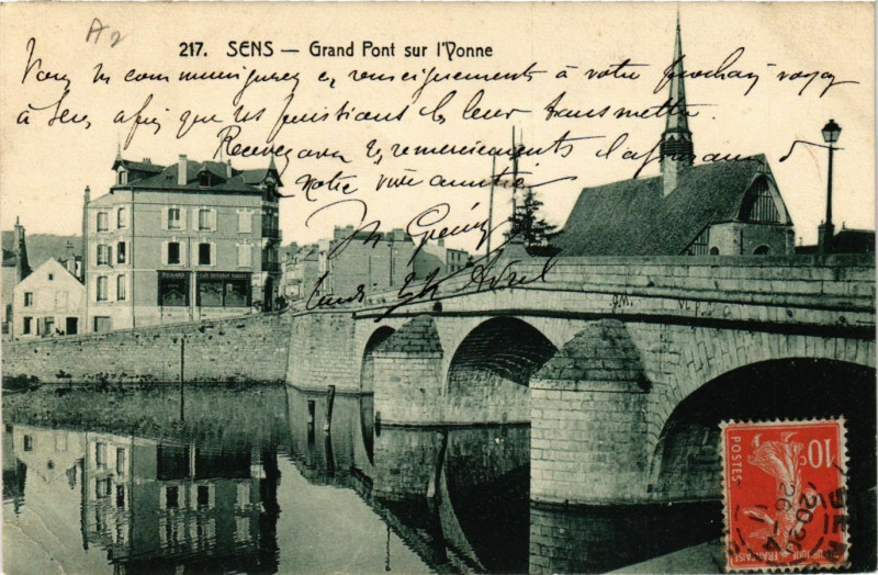 Carte postale ancienne Sens - Grand Pont sur l'Yonne à Sens
