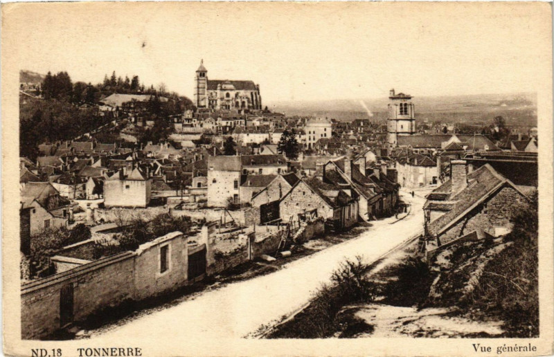 Carte postale ancienne Tonnerre - Vue générale à Tonnerre