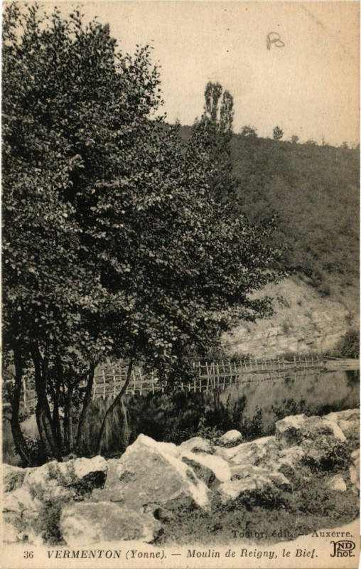 Carte postale ancienne Vermenton - Moulin de Reigny le Bief à Vermenton