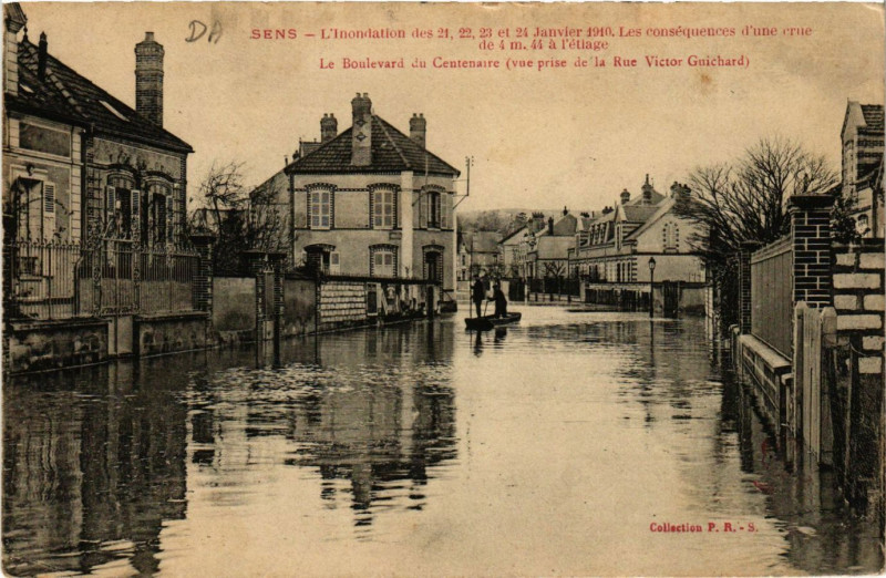 Carte postale ancienne Sens L'Inondation des 21 22 23 et 24 Janvier 1910.Les coséquuences à Sens