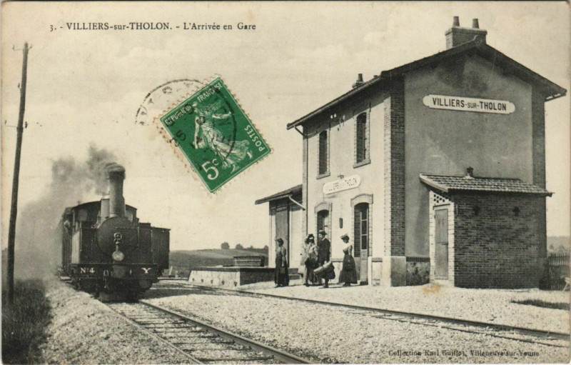 Carte postale ancienne Villiers-sur-Tholon Arrivée en Gare Locomotive
