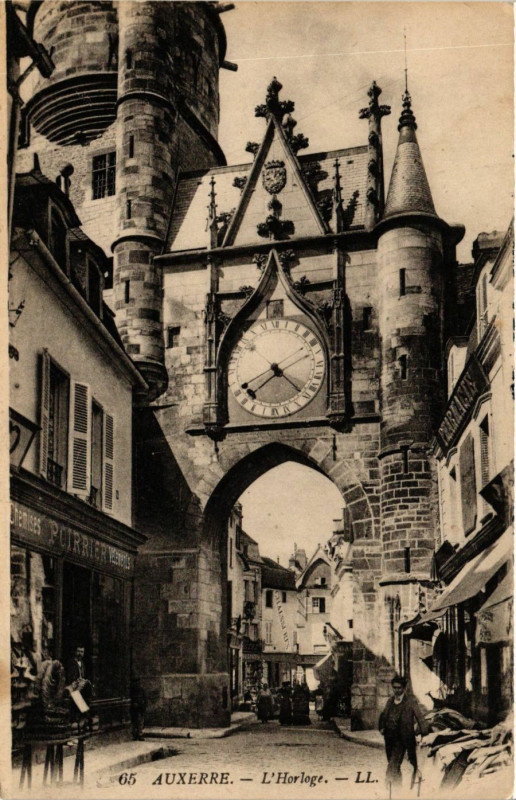 Carte postale ancienne Auxerre - L'Horloge à Auxerre