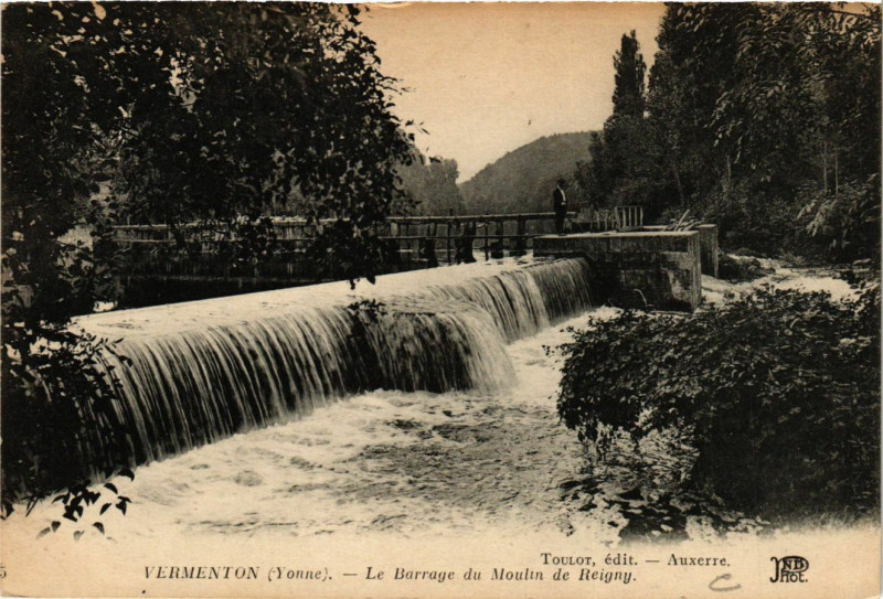 Carte postale ancienne Vermenton - Le Barrage du Moulin de Reigny à Vermenton