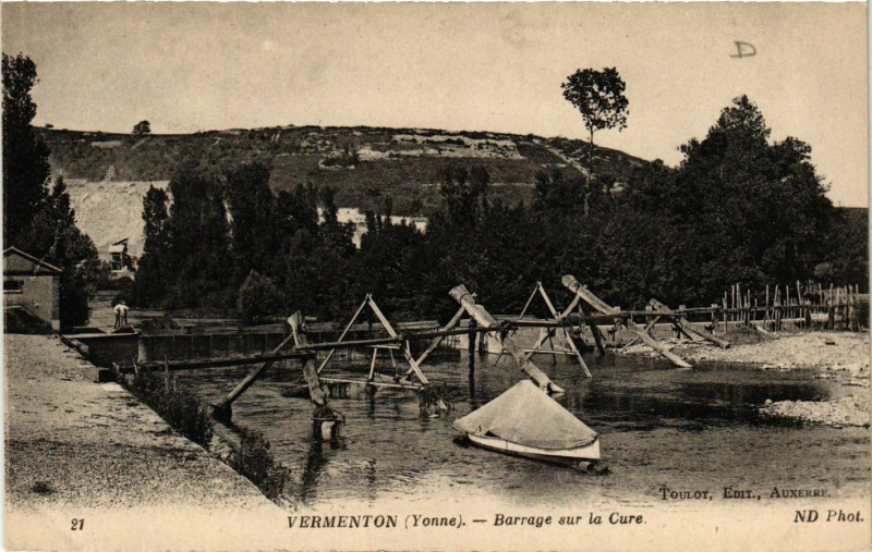 Carte postale ancienne Vermenton - Barrage sur la Cure à Vermenton