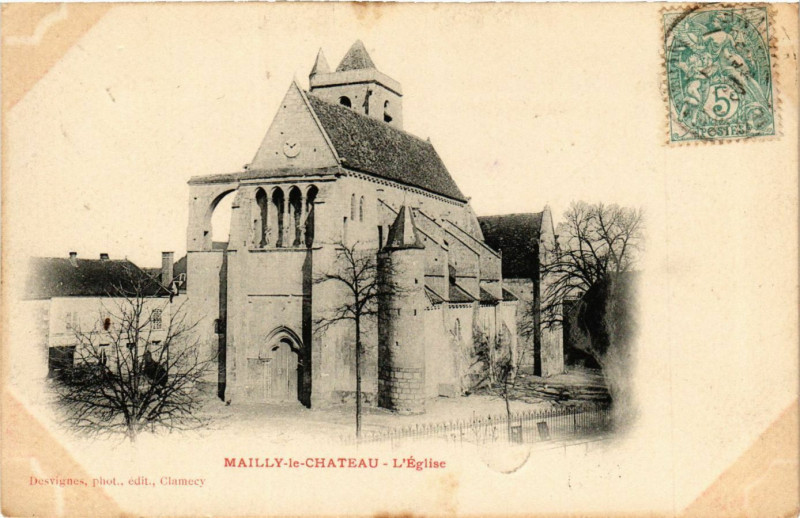 Carte postale ancienne Mailly-le-Chateau - L'Eglise à Mailly-le-Château