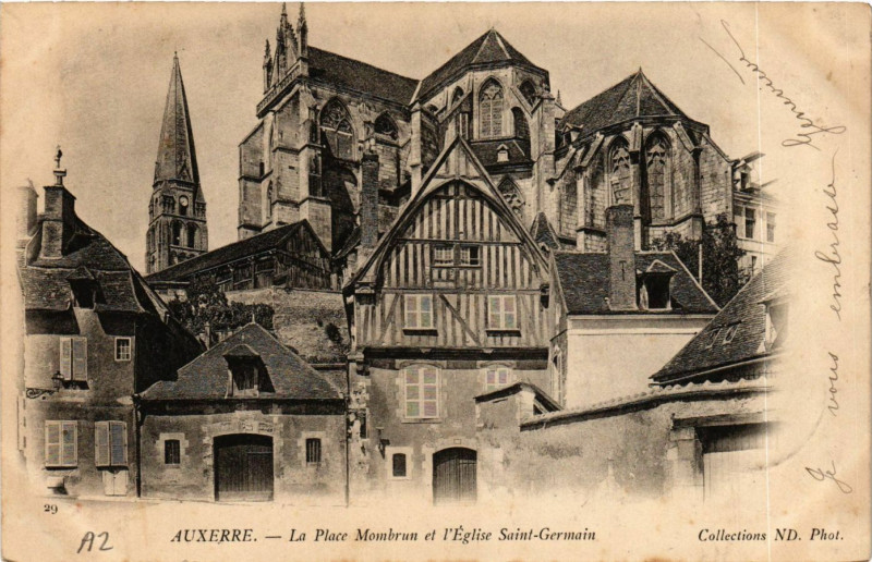 Carte postale ancienne Auxerre - La Place Mombrun et l'Eglise Saint-Germain à Auxerre