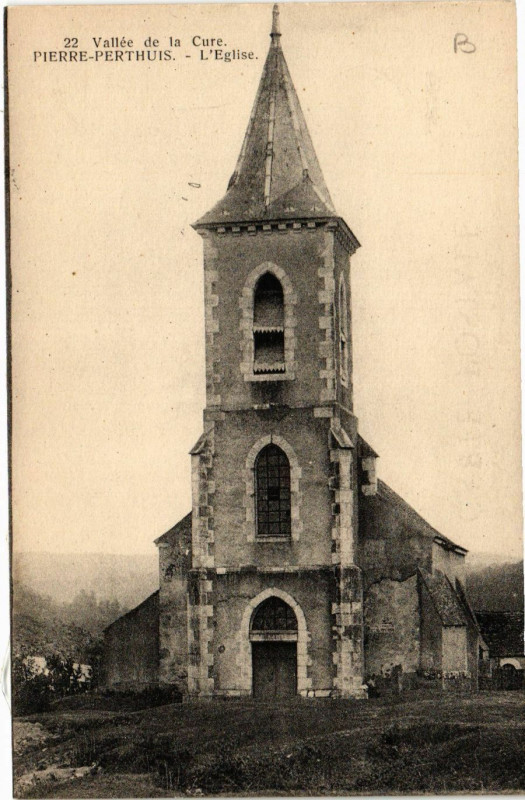 Carte postale ancienne Vallée de la Cure - Pierre-Perthuis - L'Eglise à Pierre-Perthuis
