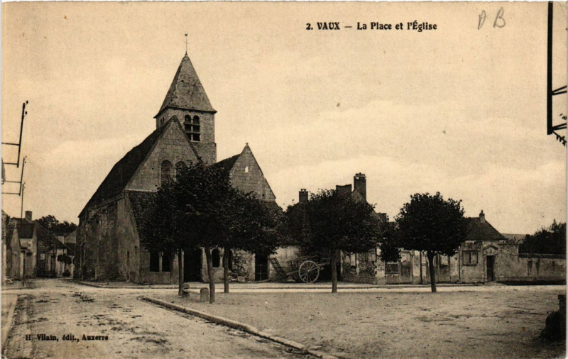 Carte postale ancienne Vaux - La Place et l'Eglise