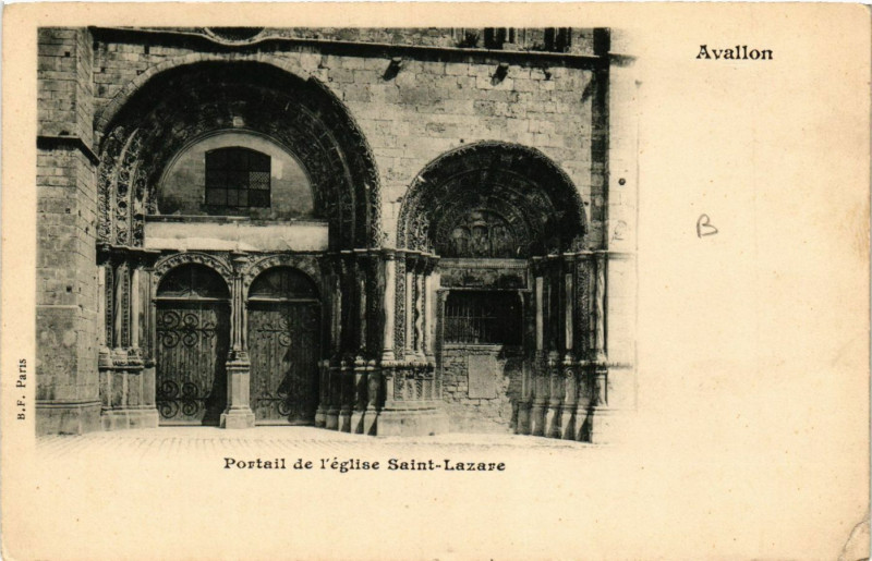 Carte postale ancienne Avallon - Portail de l'Eglise Saint-Lazare à Avallon