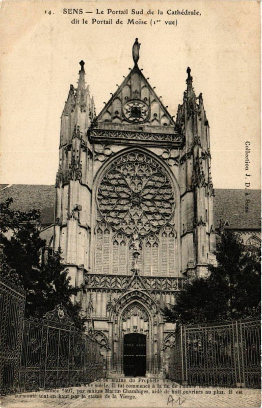 Carte postale ancienne Sens - Le Portail Sud de la Cathédrale. dit le Portail de Moise à Sens