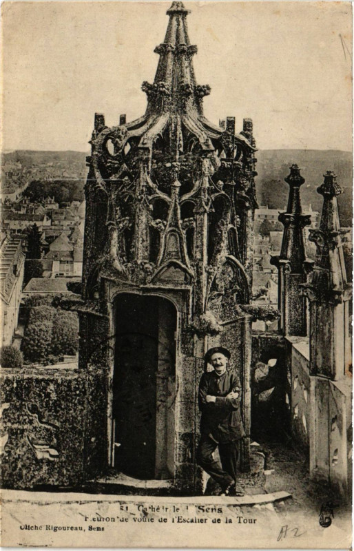 Carte postale ancienne Cathédrale de Sens à Sens