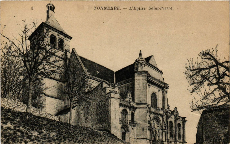 Carte postale ancienne Tonnerre - L'Eglise Saint-Pierre à Tonnerre