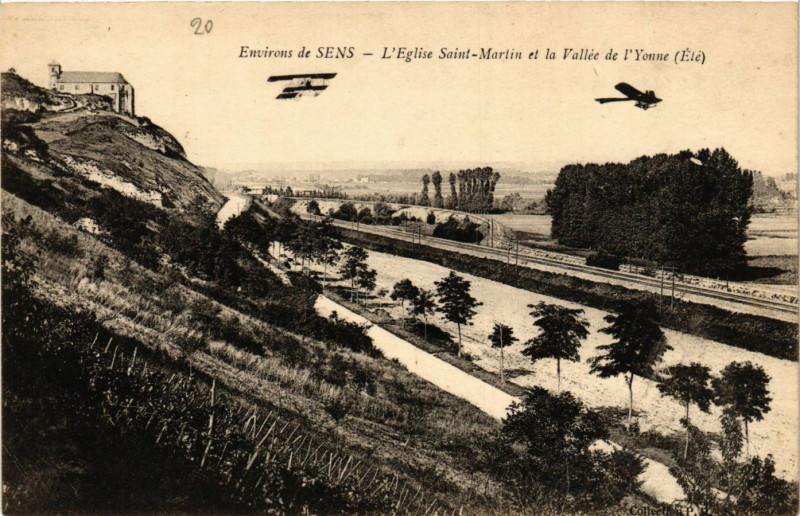 Carte postale ancienne Env. de Sens - L'Eglise Saint-Martin et la Vallée de l'Yonne à Sens