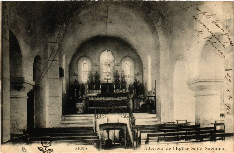 Carte postale ancienne Sens - Intérieur de l'Eglise Saint-Savinien à Sens