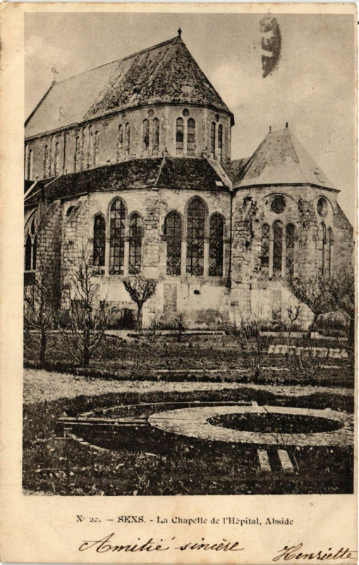 Carte postale ancienne Sens - La Chapelle de l'Hopital Abside à Sens