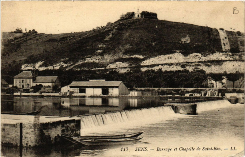 Carte postale ancienne Sens - Barrage et Chapelle de Saint-Bon à Sens
