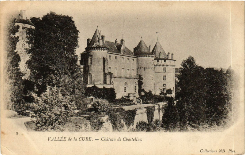 Carte postale ancienne Vallée de la Cure - Chateau de Chastellux