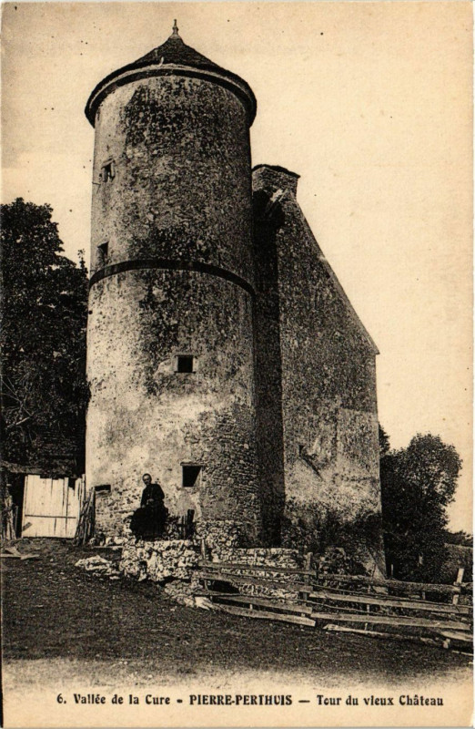 Carte postale ancienne Vallée de la Cure - Pierre-Perthuis - Tour du vieux Chateau à Pierre-Perthuis